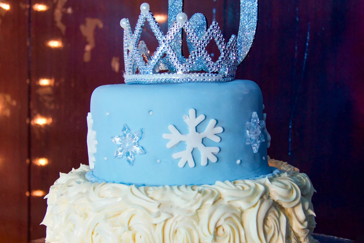 Winter Wonderland Snowflake Cake