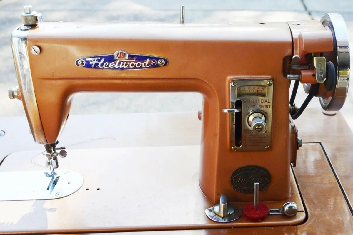 Vintage Fleetwood Deluxe Sewing Machine from ebay.com/usr/lamourfbi