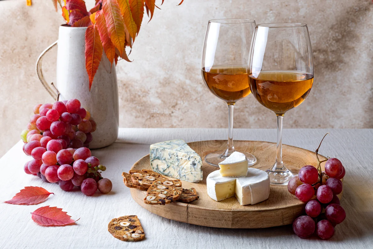 dessert wine with cheese and fruit
