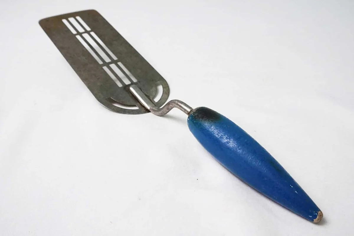 Vintage Blue Wood Handled Spatula from heartkeyologie Etsy shop
