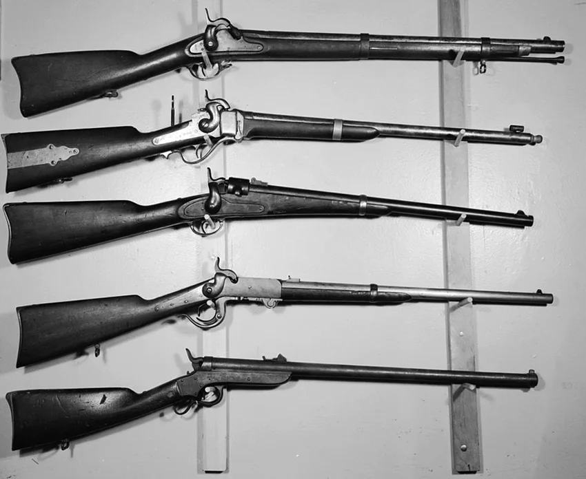 Confederate 58 calibre musket, a Sharps 52 calibre carbine single-shot equipped with target sights, a Joslyn 52 calibre carbine, a Burnside 52 calibre carbine and a Sharps and Hankins 52 calibre carbine.