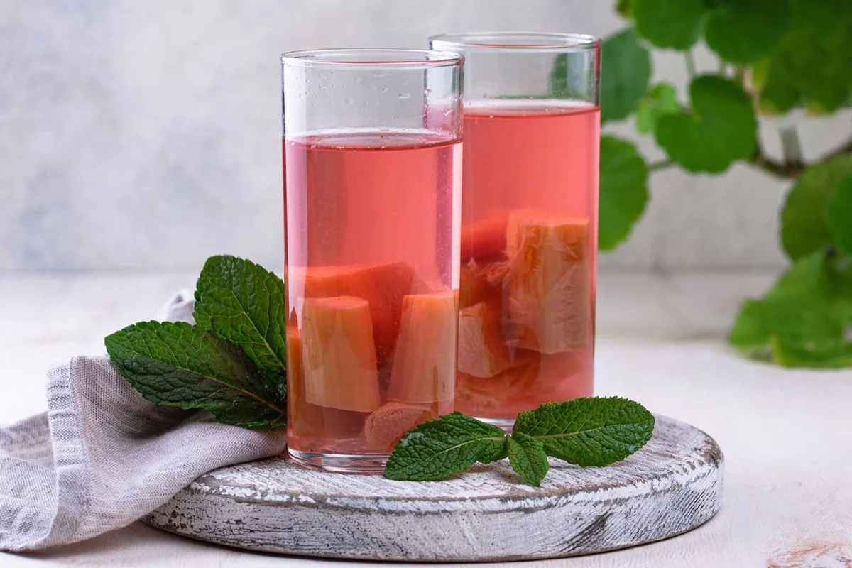 rhubarb pie cocktail