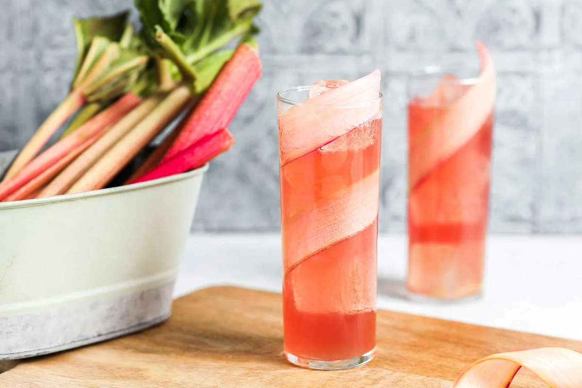 rhubarb gin and tonic