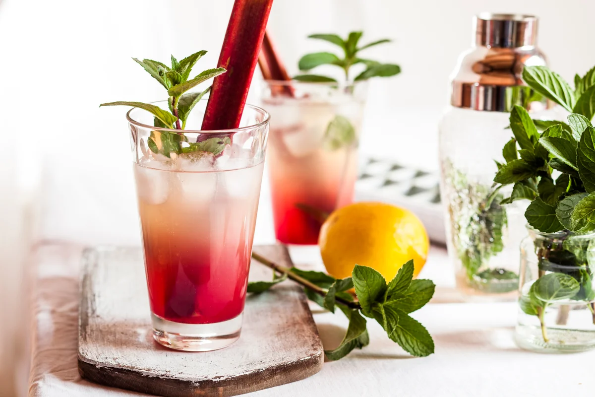 rhubarb collins cocktail