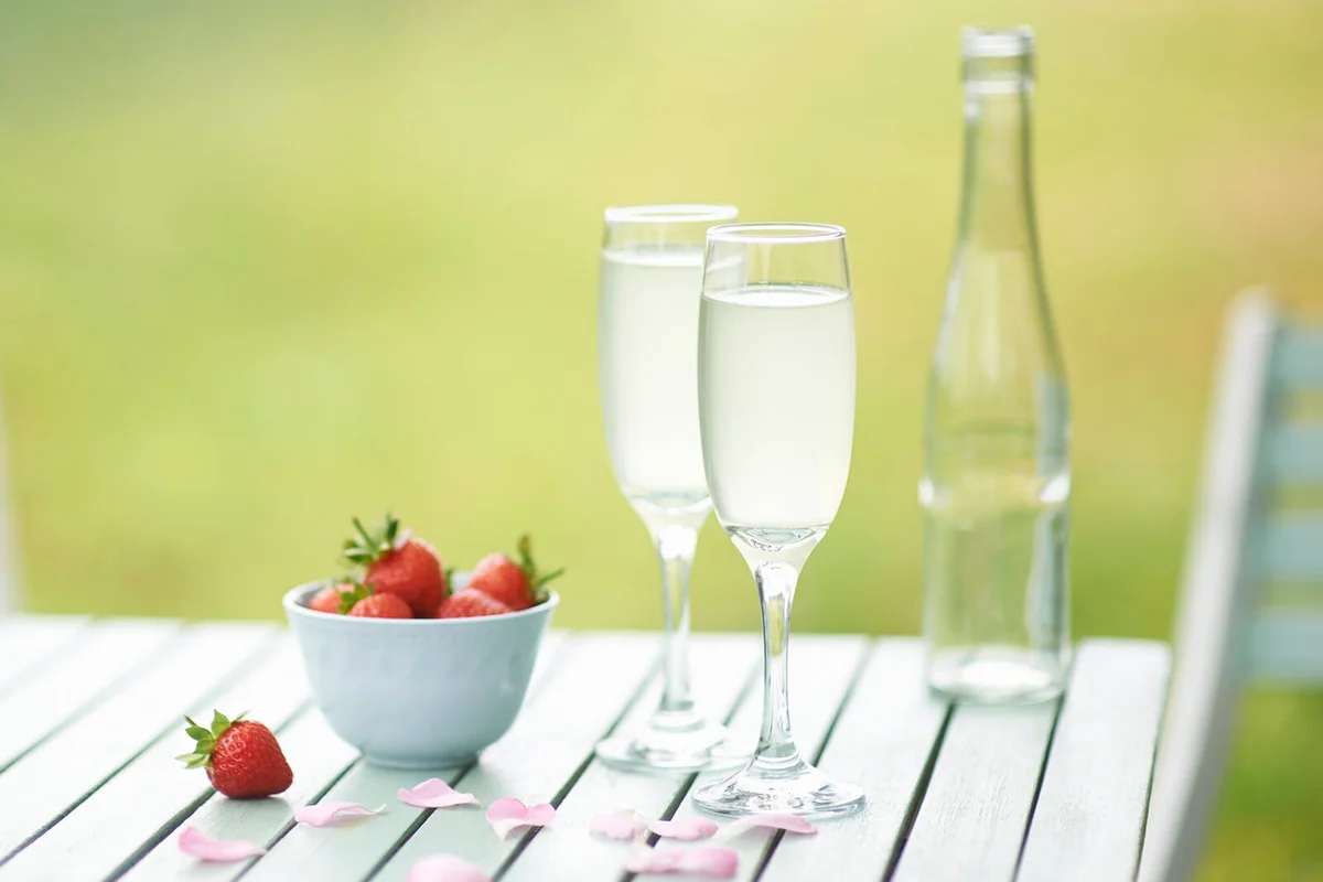 Homemade Elderflower champagne