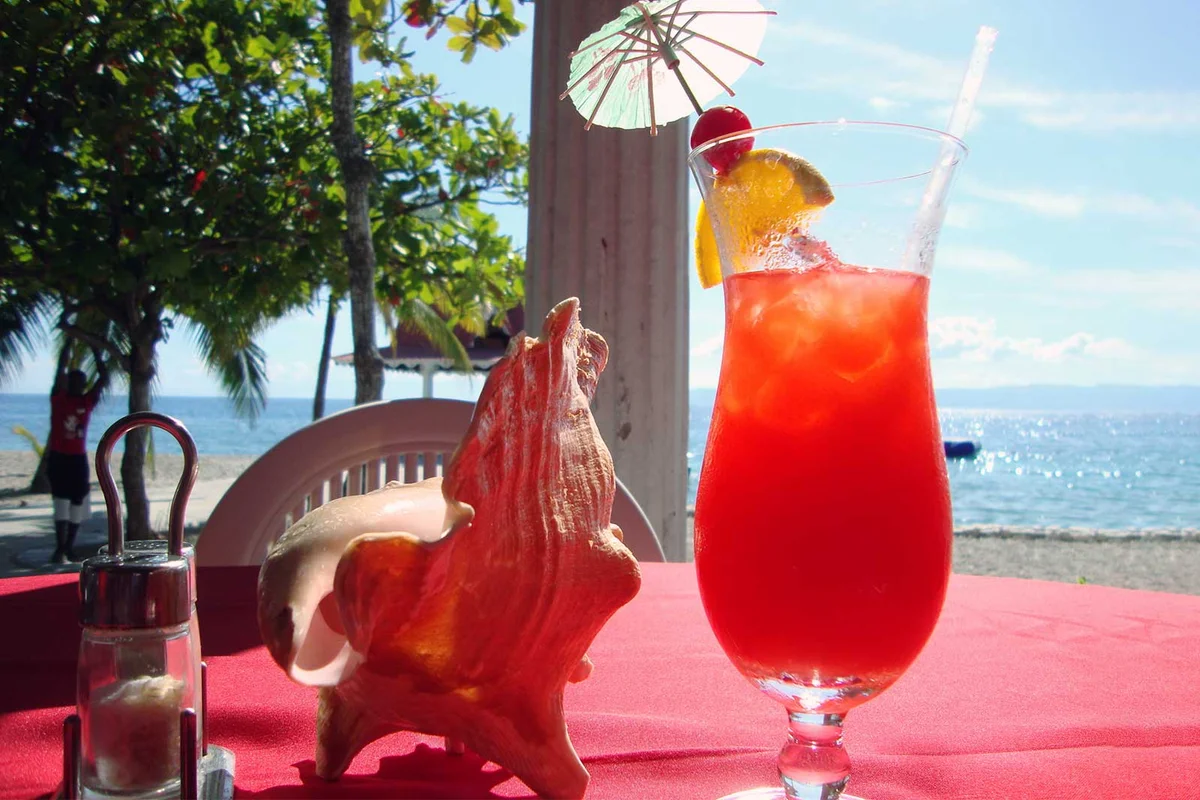Bahama Mama cocktail