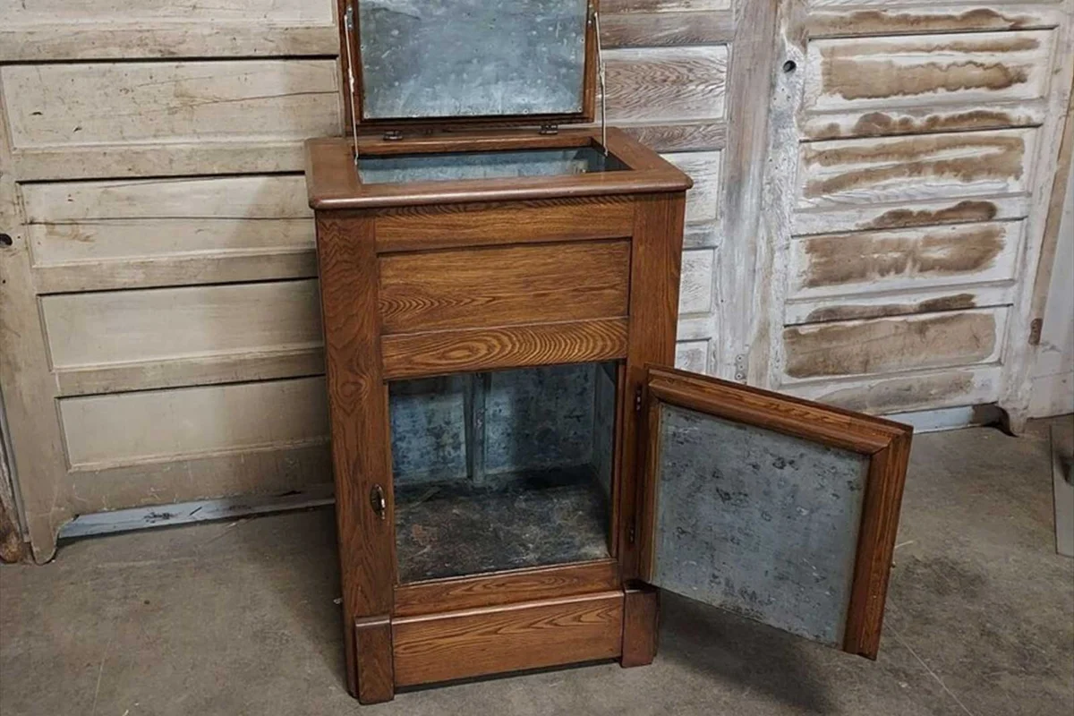 1900's Ice Box