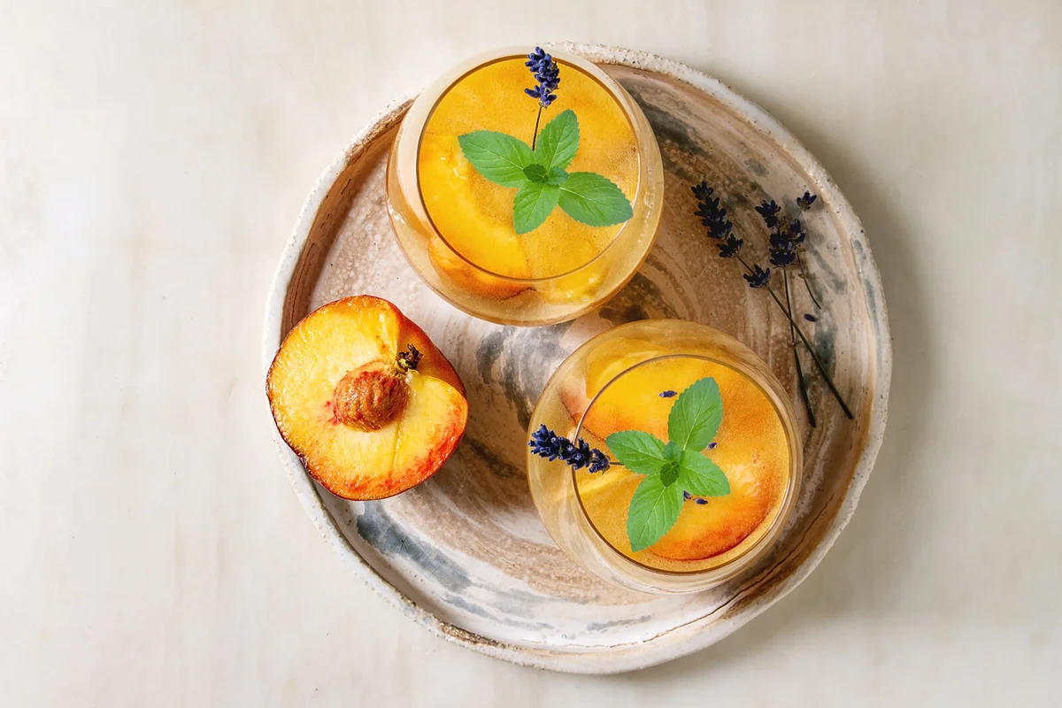 Peach cocktail lemonade