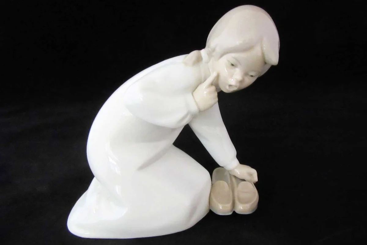 Vintage 60's Lladro Figurine Girl with Slippers