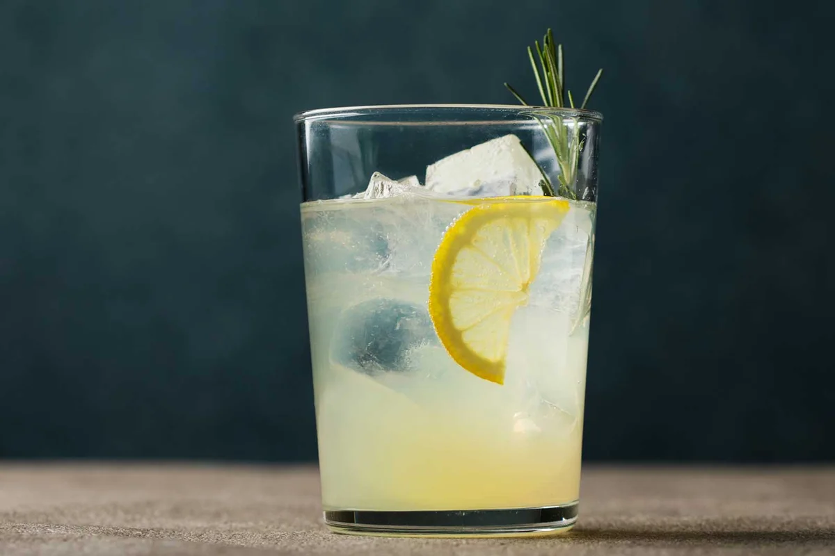 Honey Spritzer cocktail