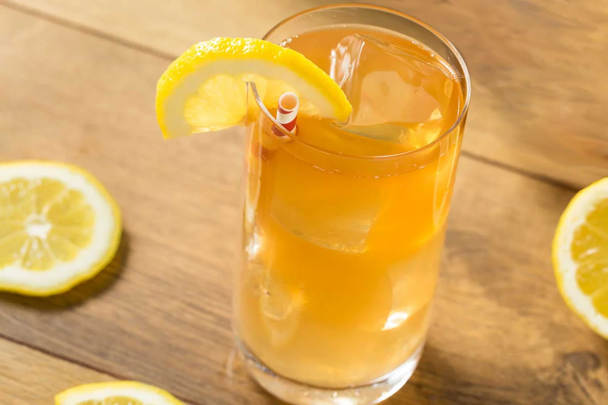 orchard spiced apple cocktail