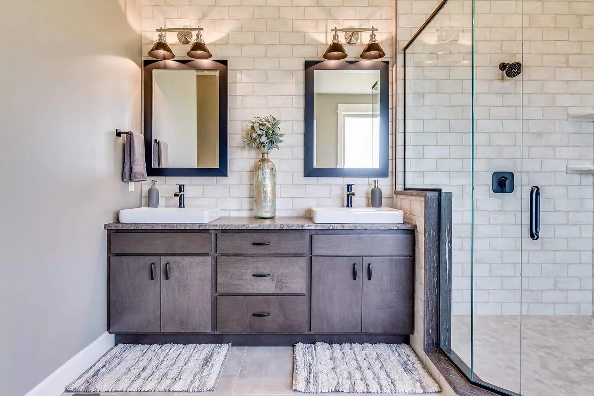 Double vanity with vessel sinks