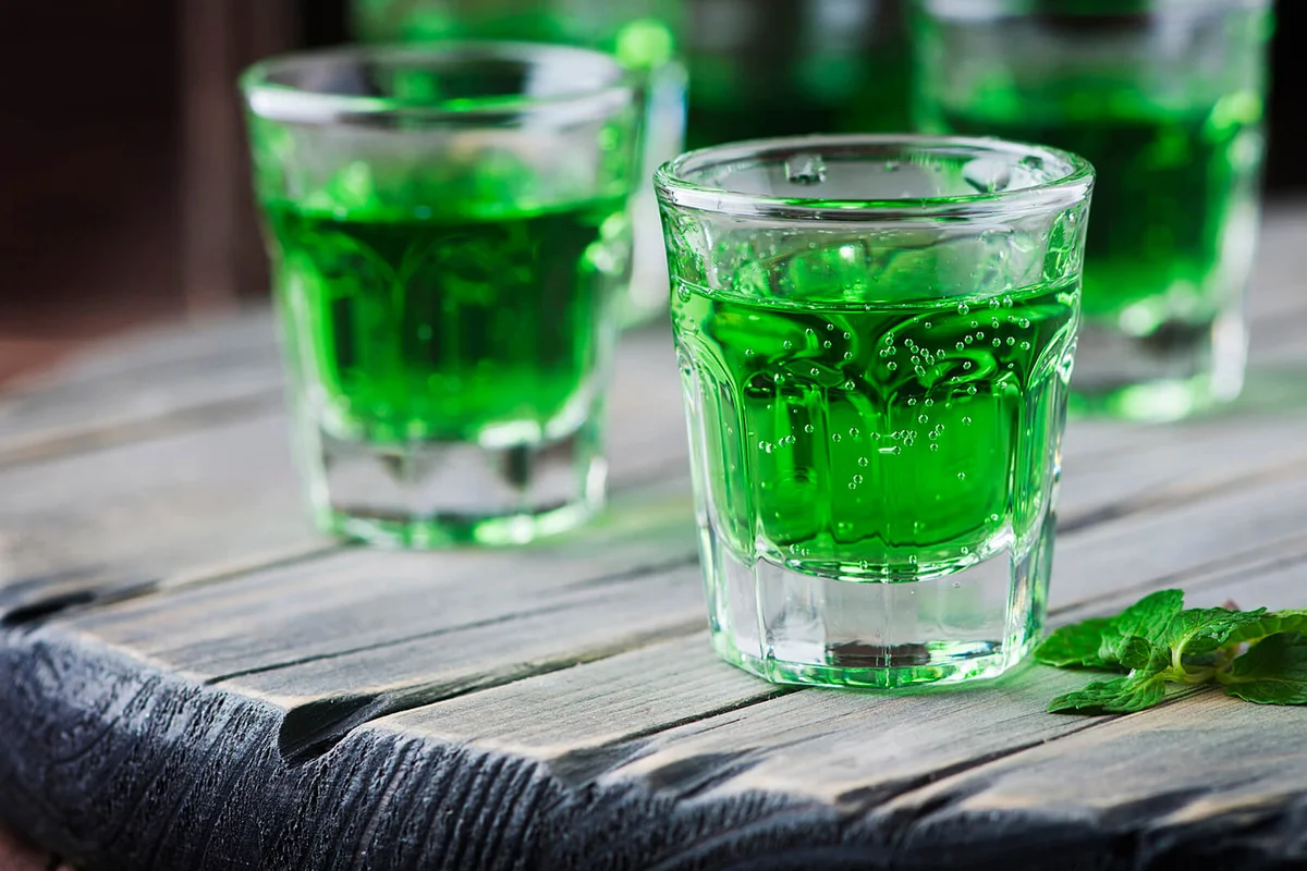 Green healthy cocktai with terragonl