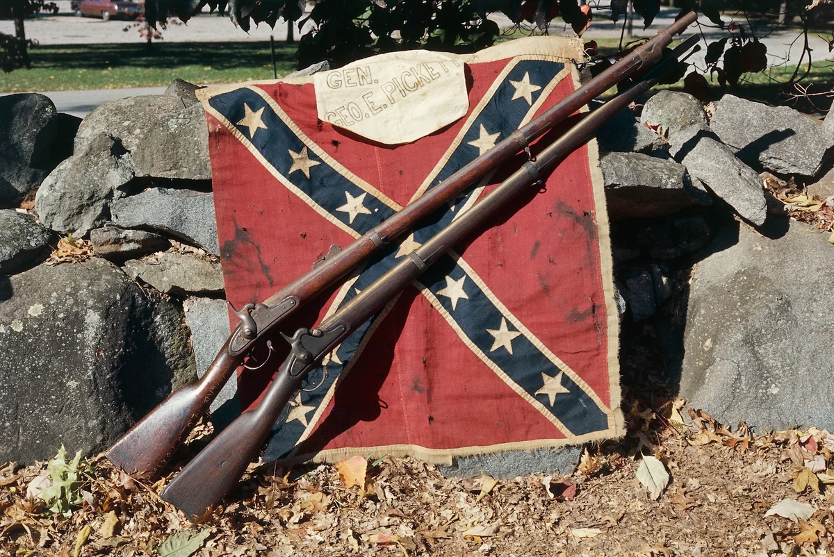 United States Civil War rifles and flag