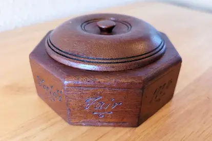 Antique small 1934 World's Fair souvenir wood trinket box, ring box, jewelry box with lid