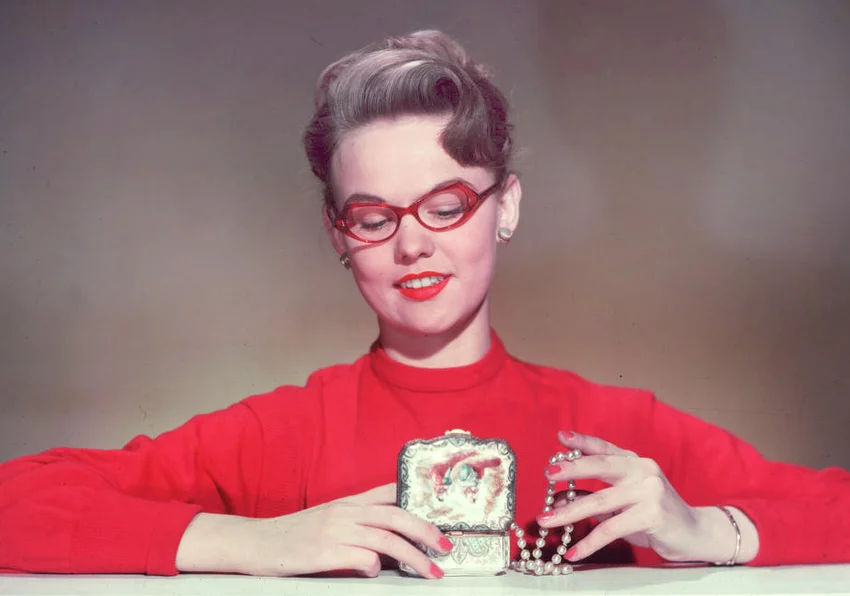 Woman from the 60's with jewelry box
