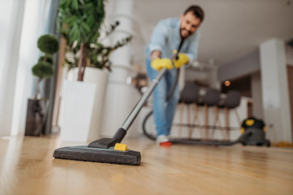 vacuum clean laminate floor
