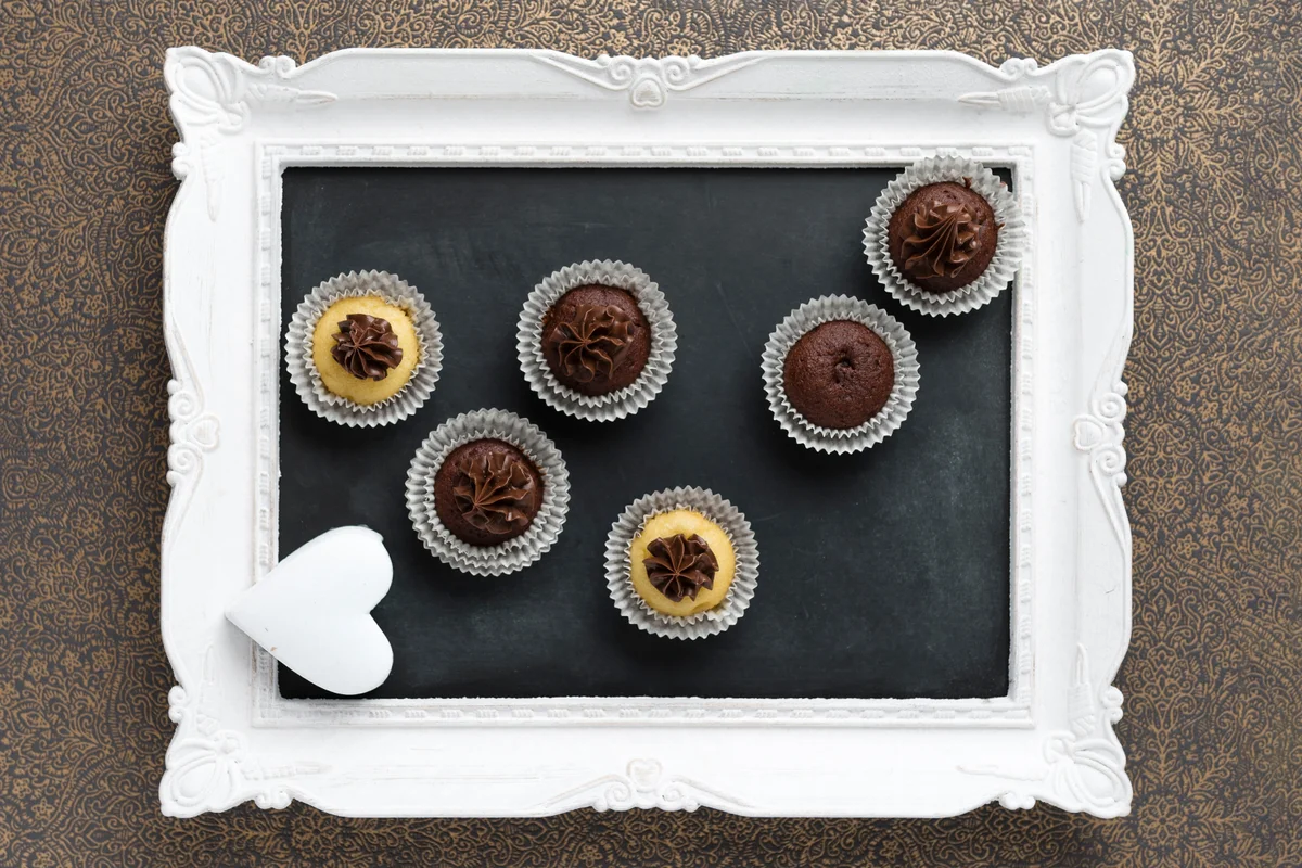 Small cupcakes with chocolate cream