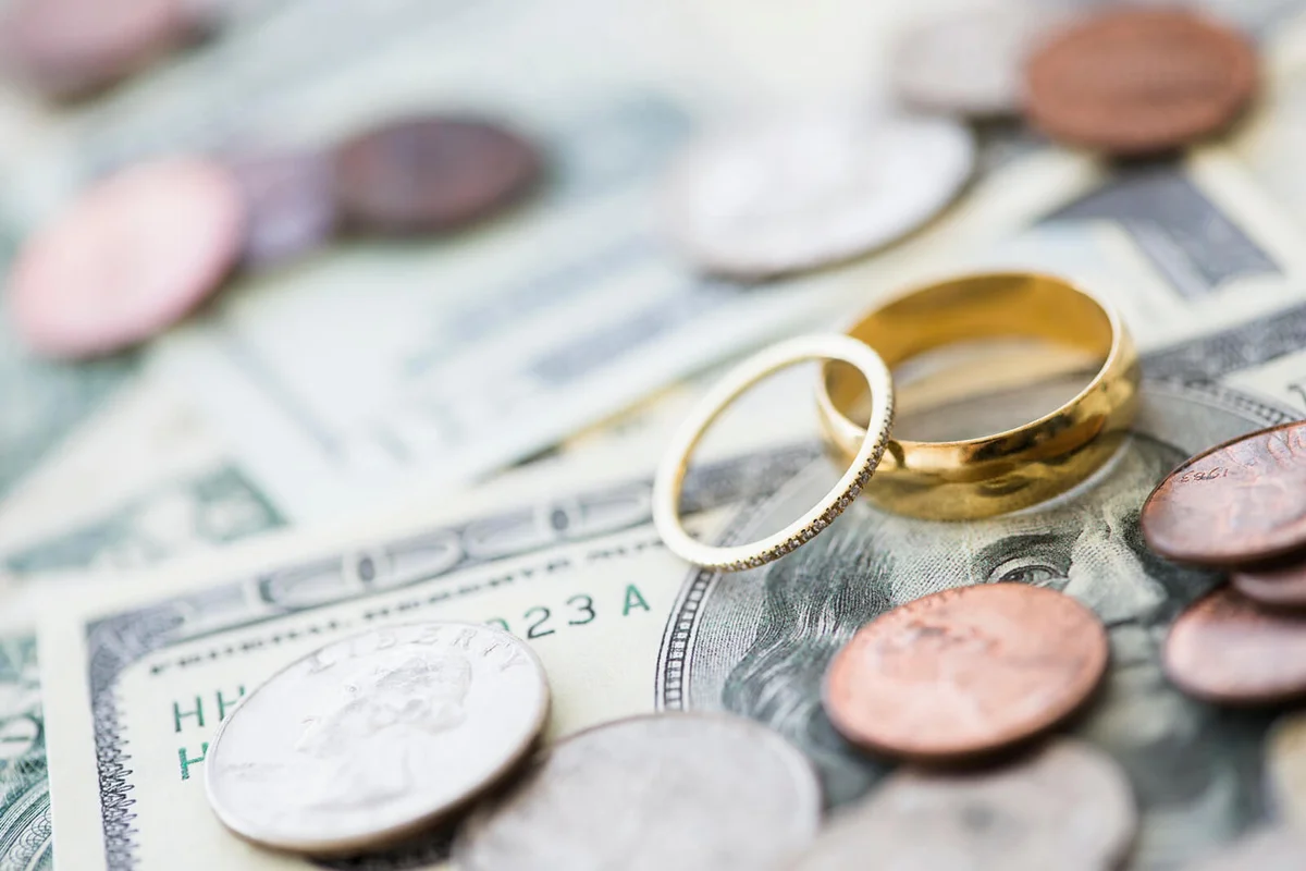wedding rings with money