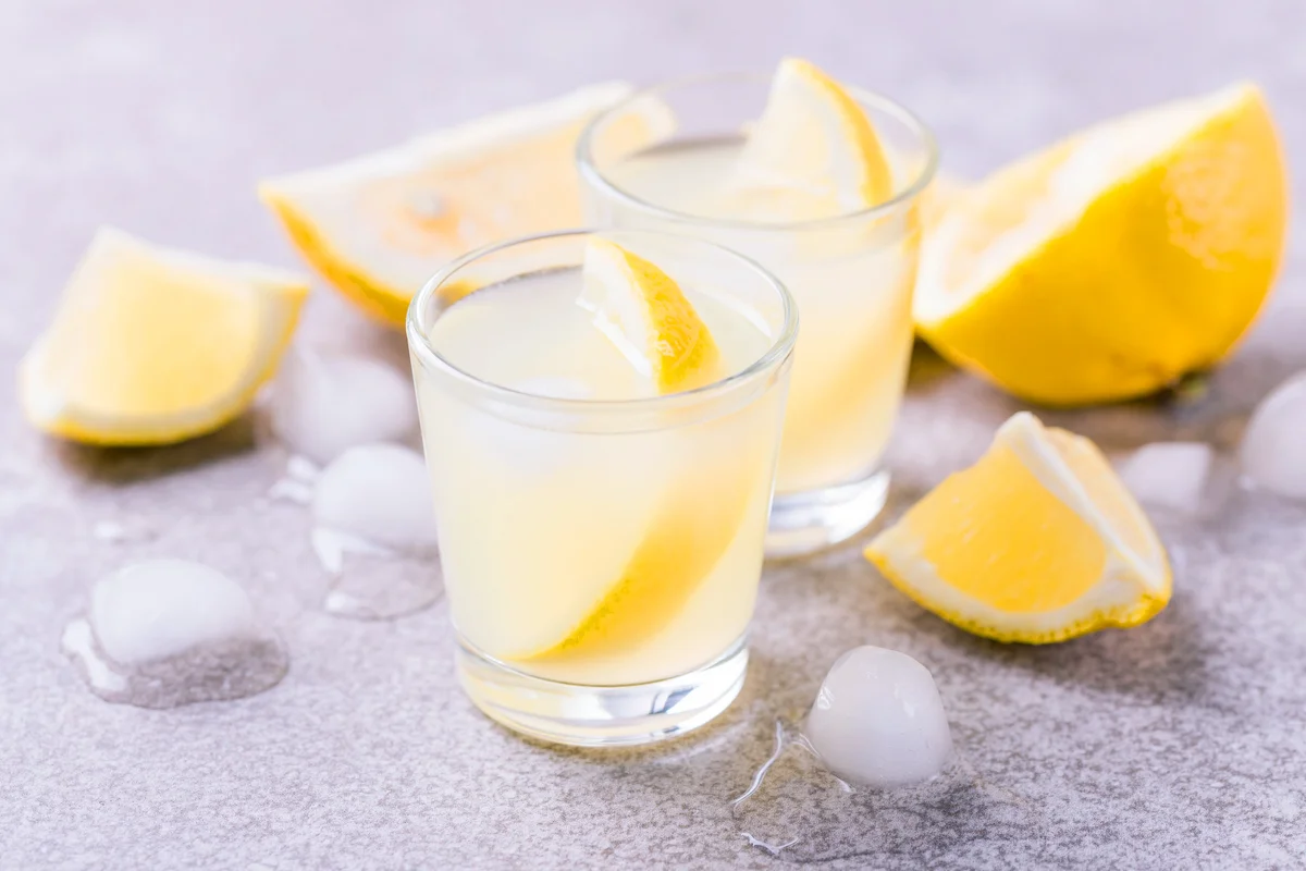 Lemon shots with lemon