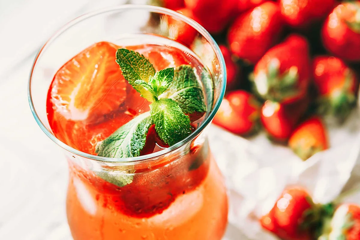 strawberry mojito cocktail