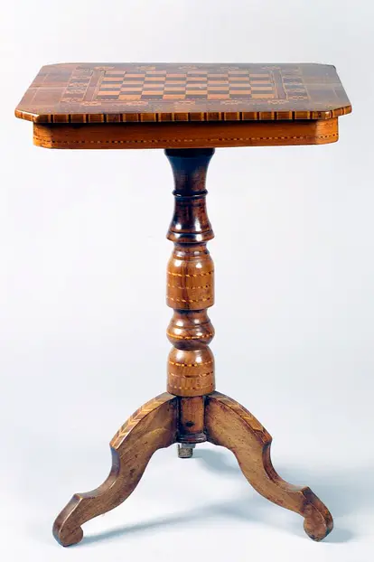 Louis Philippe style games table with inset chessboard and inlays in various woods, 1830-1840