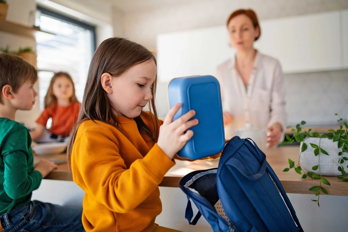 girl packing lunch for back to school
