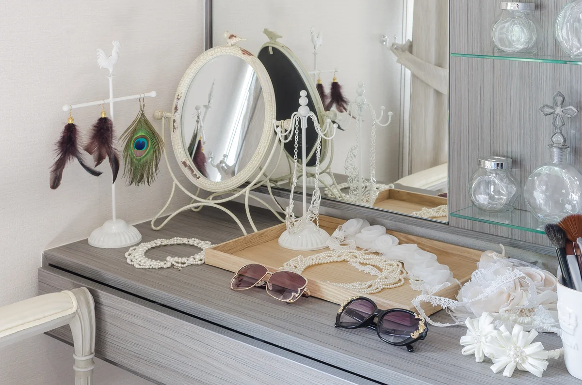 loved one accessory props dressing table jewelry sunglasses