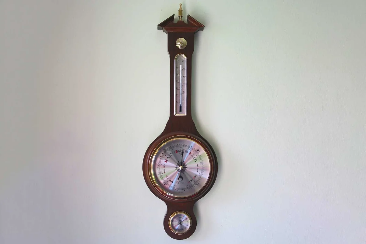 wheel banjo barometer