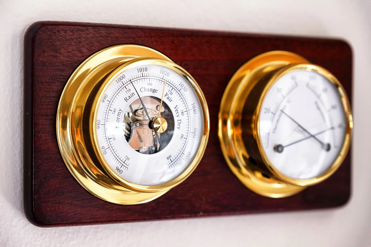porthole barometer