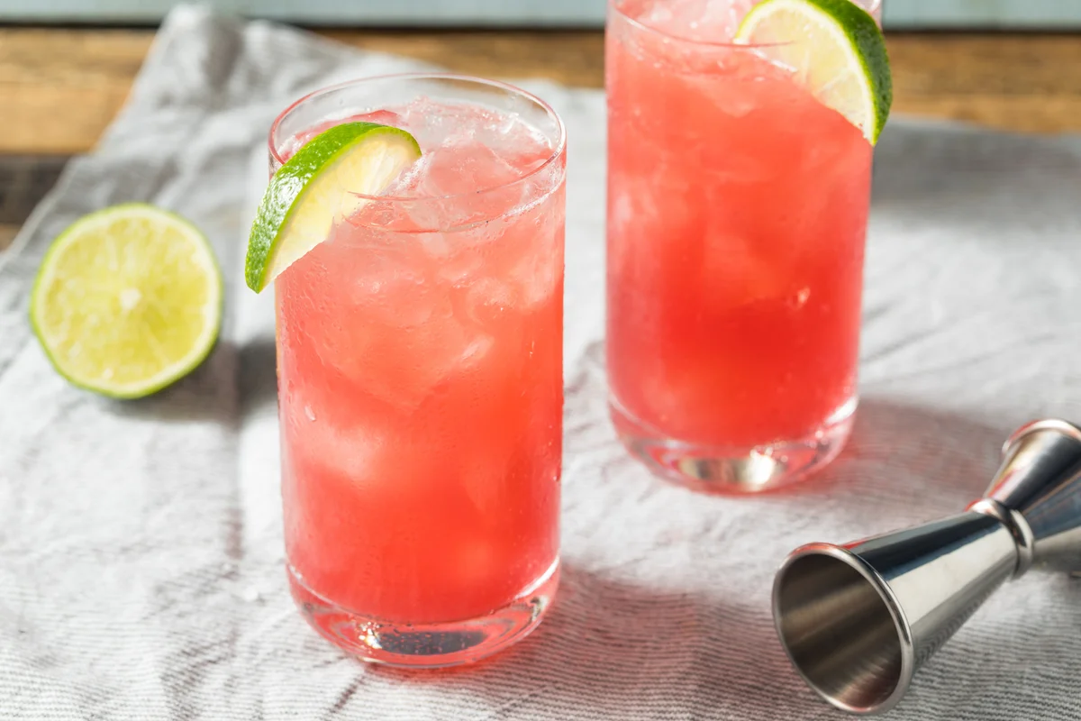 bay breeze cocktail with lime wedge garnish