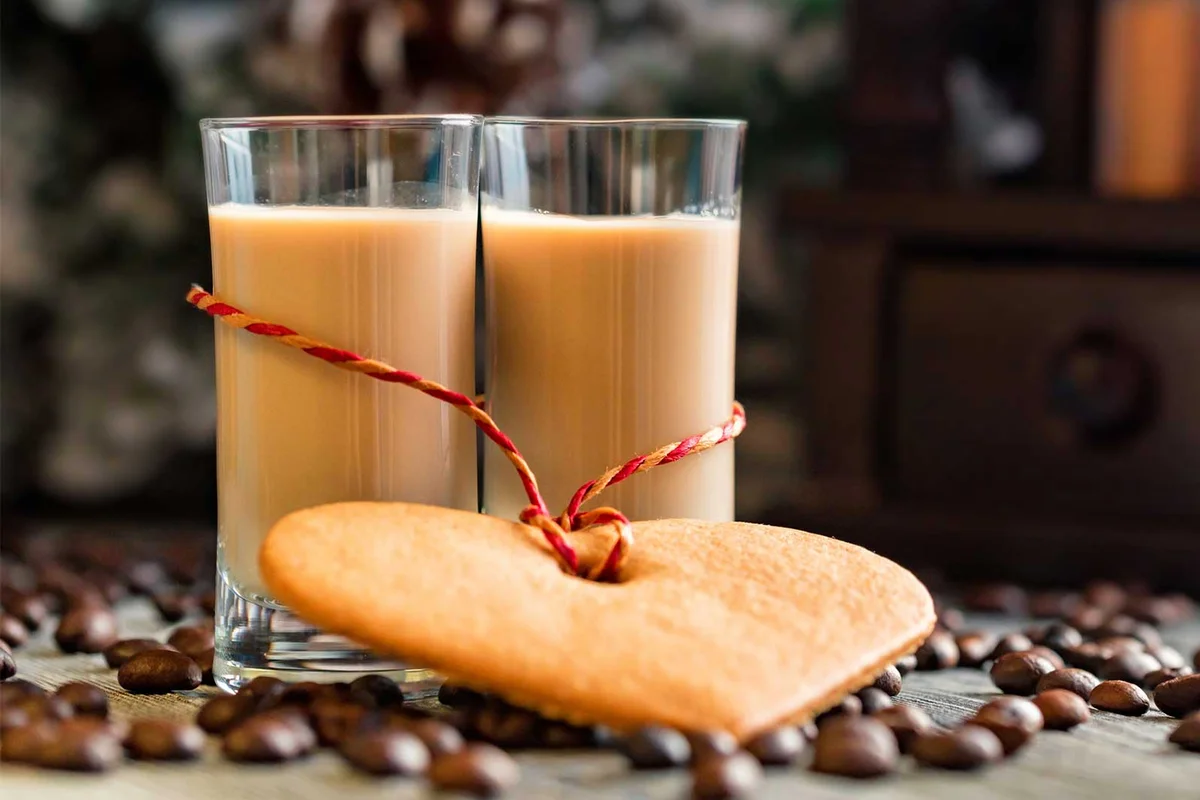 Baileys sugar cookie shot