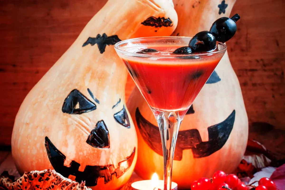 Caspers Cosmo Halloween cocktail