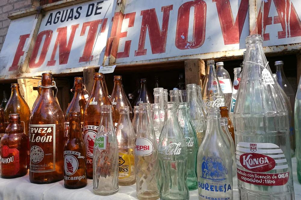 Sale of antiques in the Motor Market