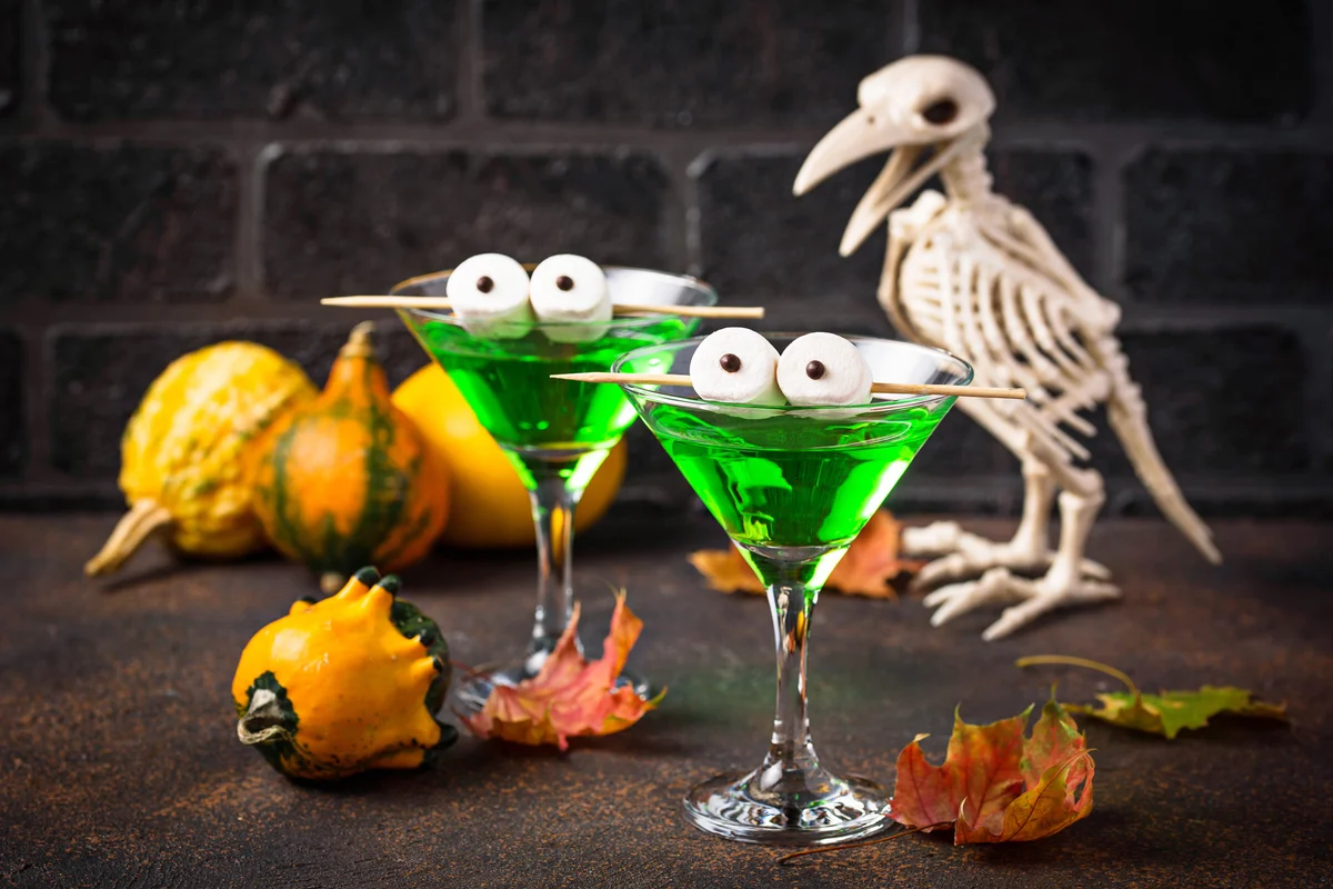 Halloweens spooky drink green martini cocktail