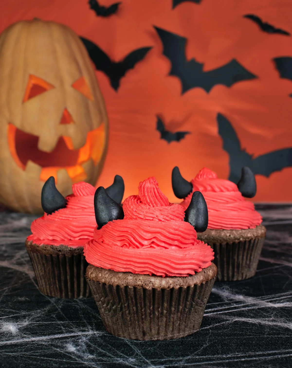 Muffins with cream and marzipan horns feature