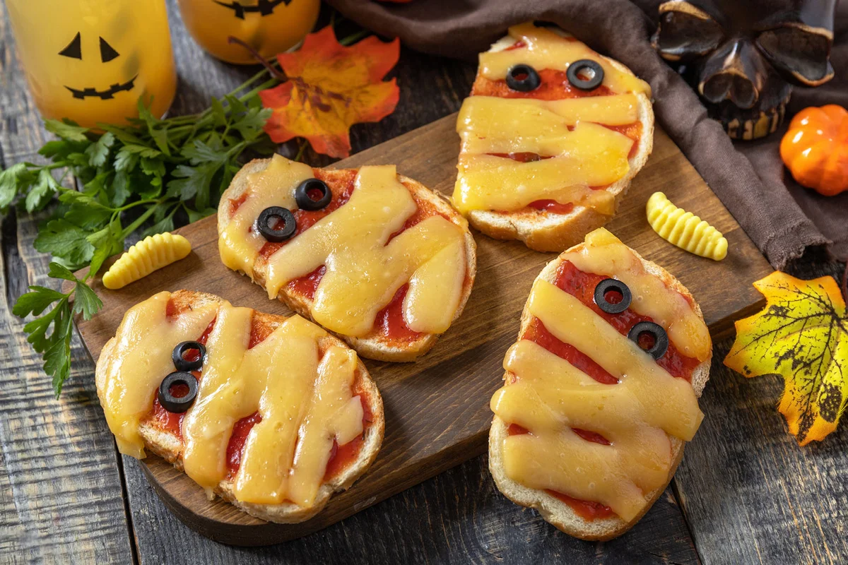 Halloween mummy toast