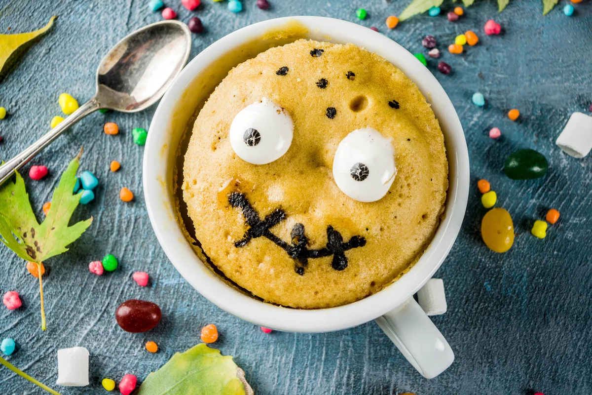 Halloween microwave ugly mug cake