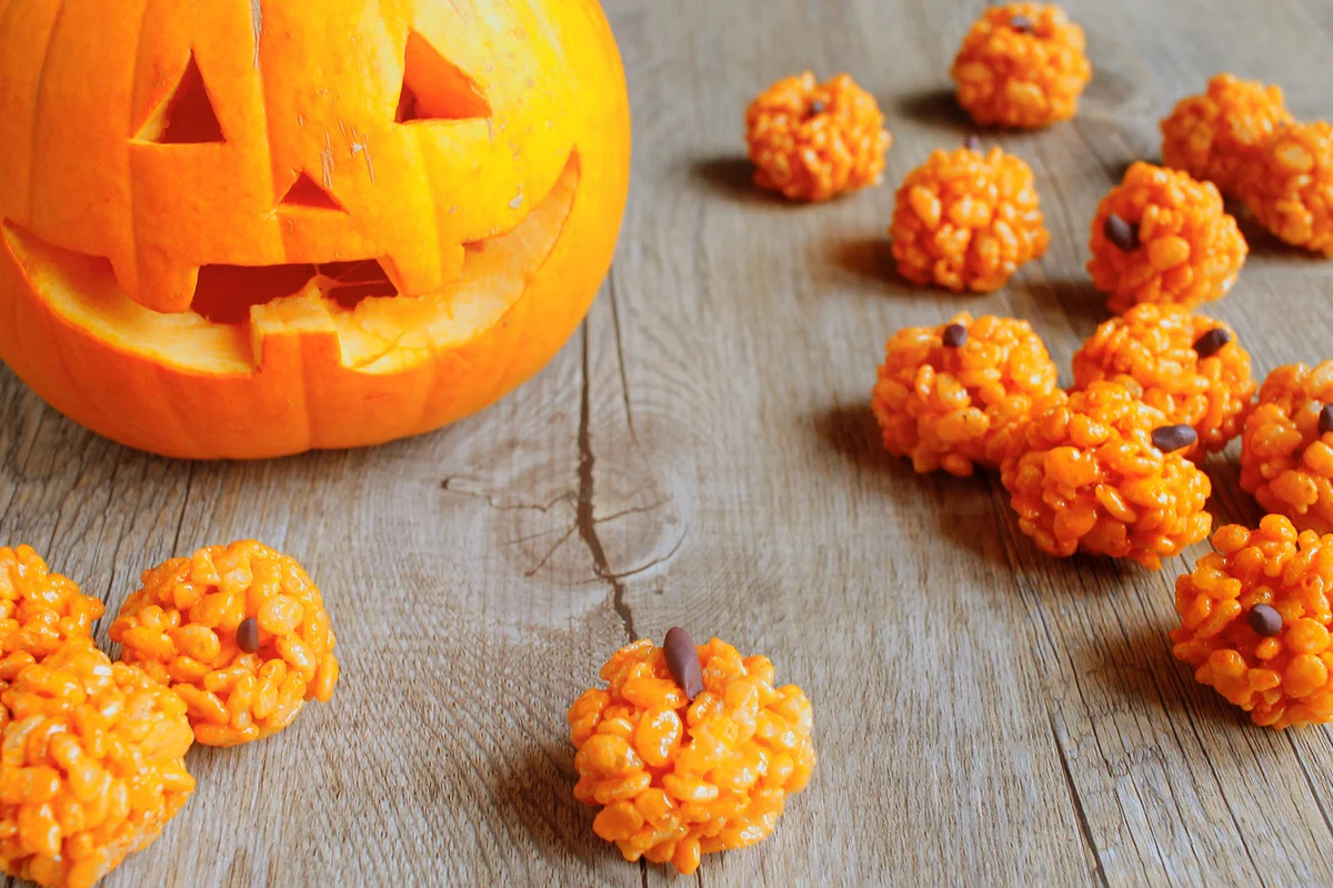 Halloween crispy pumpkins