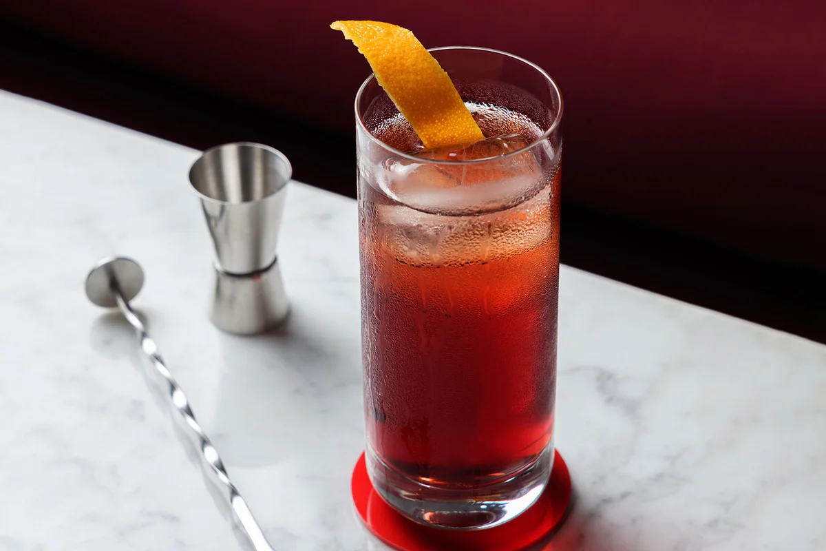 Vampires Fizz easy Halloween cocktail