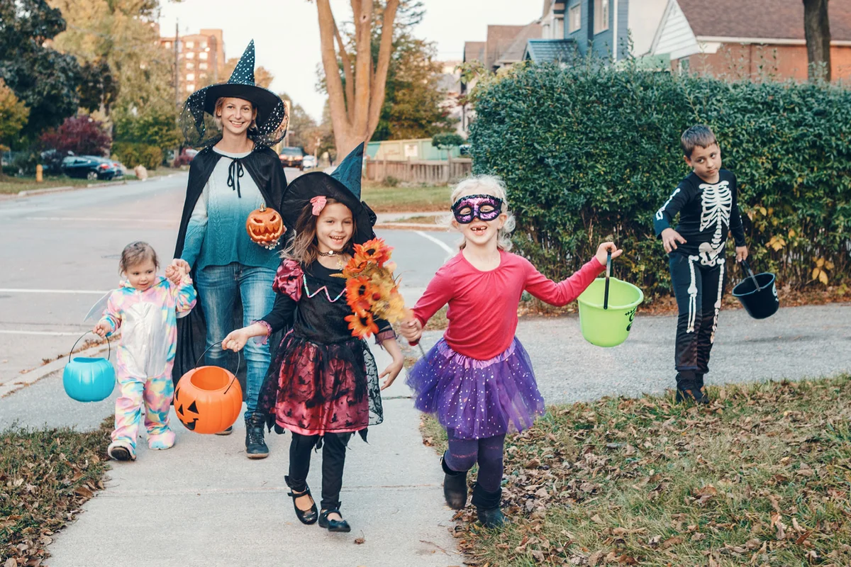 children trick or treating in Canada