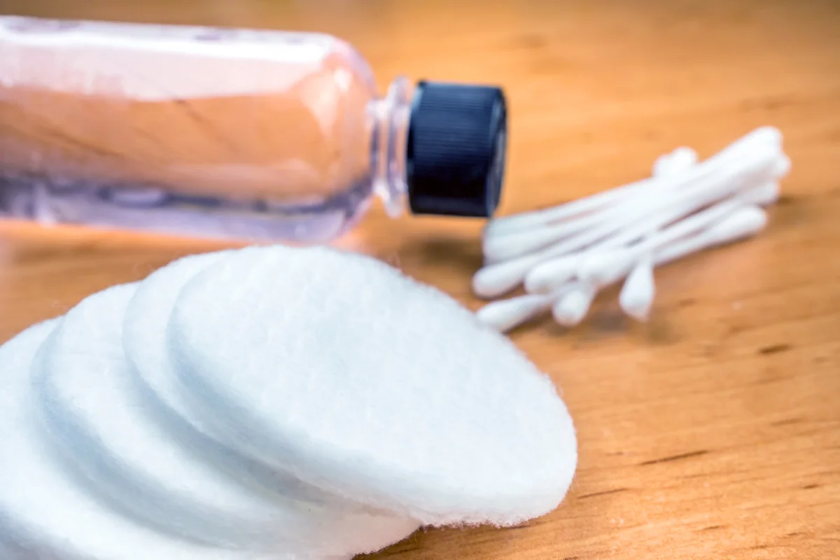 Cotton pads with cotton swabs and nail polish remover