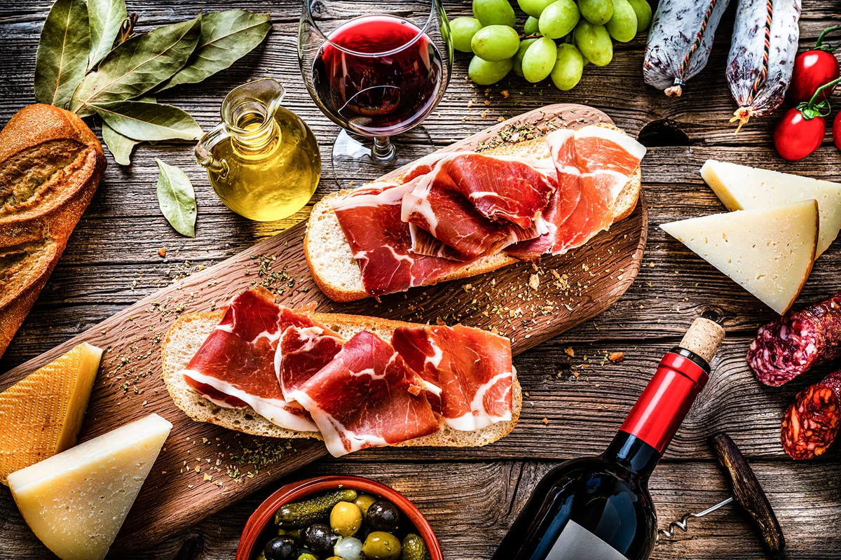 Prosciutto and red wine