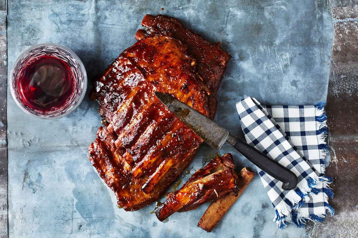 Red wine with BBQ spare ribs