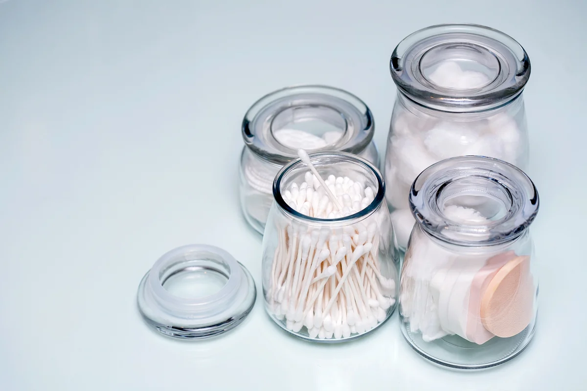 DIY makeup and cosmetics accessories glass storage for the home