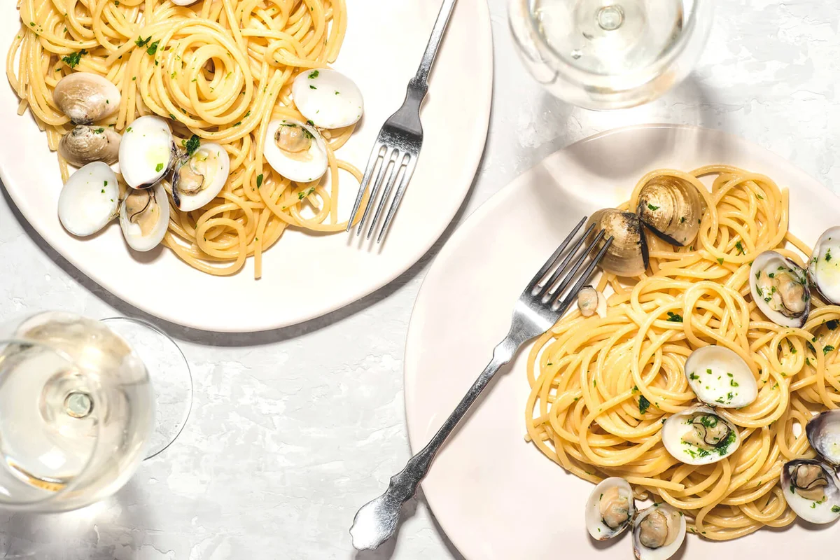 Spaghetti alle vongole with white wine