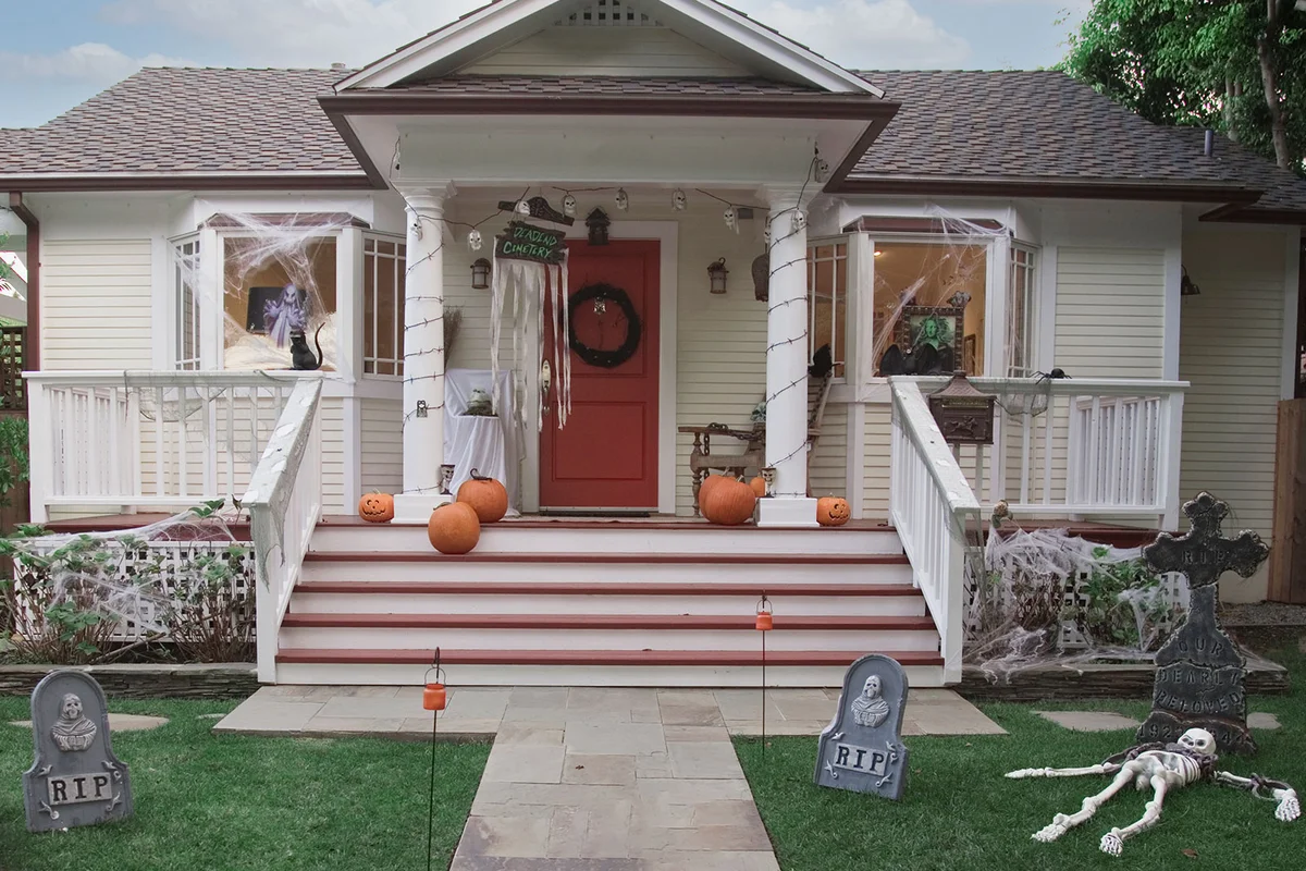 outdoor Halloween decorations