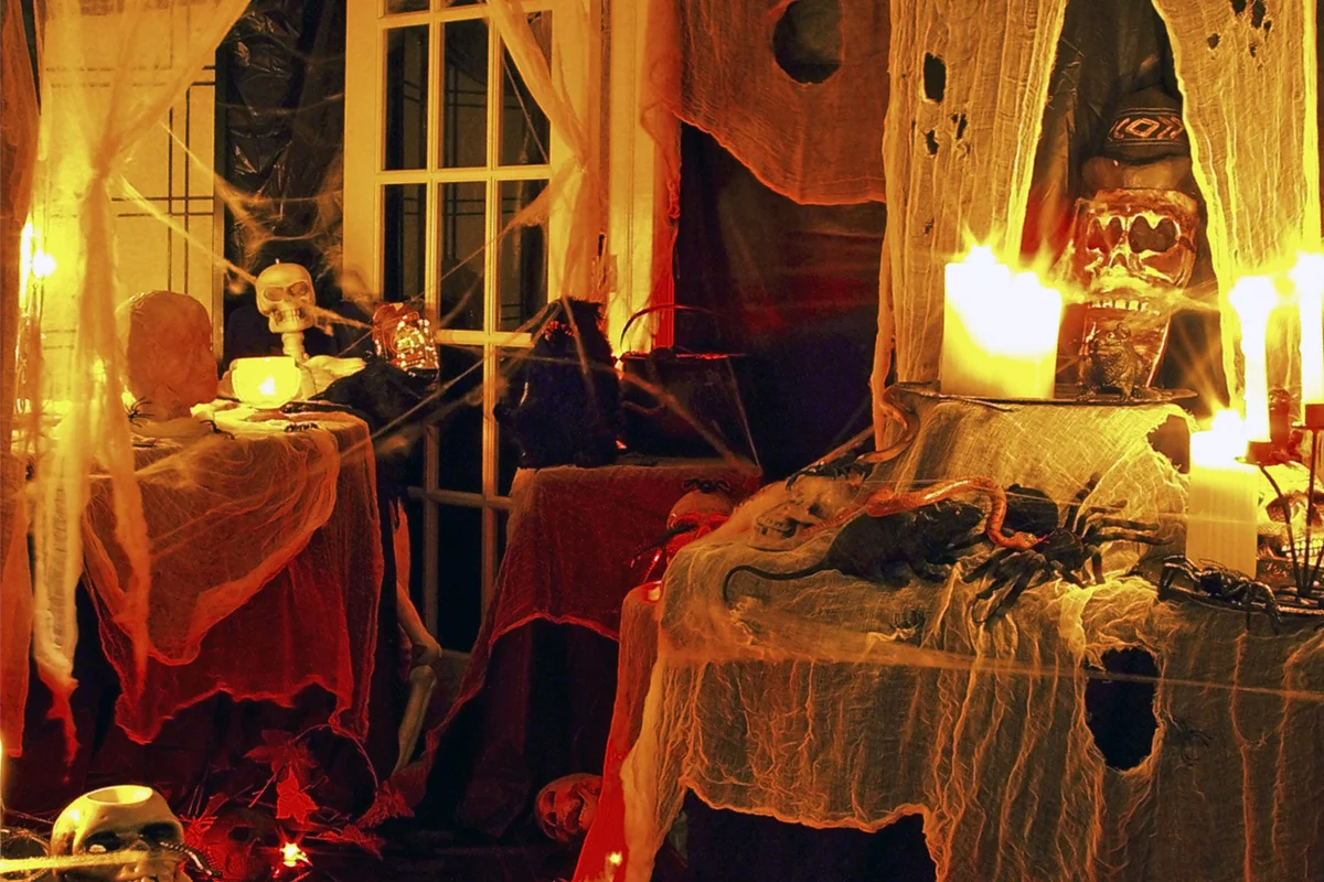 Spooky gauze curtain decorations for a Halloween party