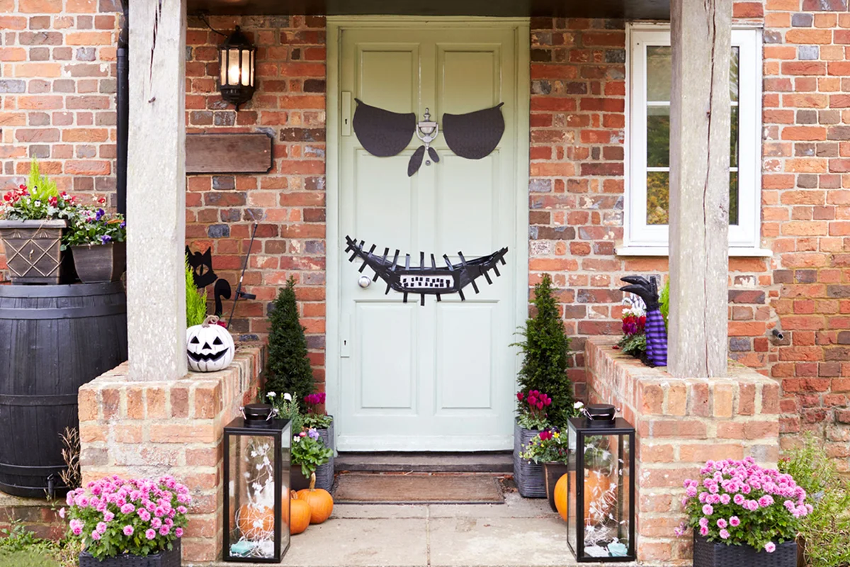 Halloween party decorations for front door