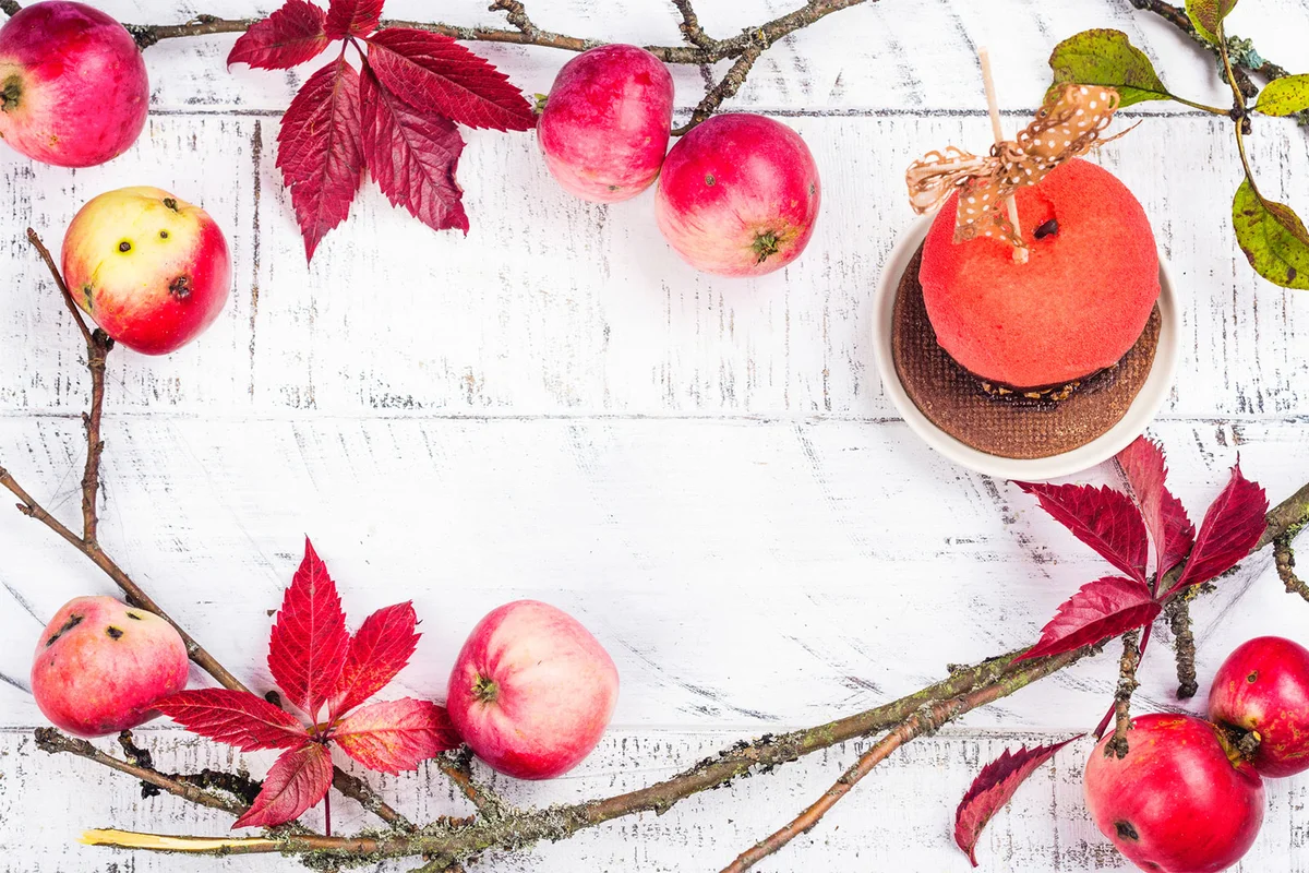 poison apple with branches Halloween table decoration